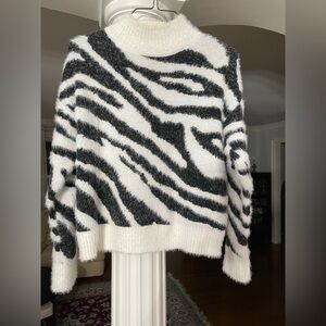 Blu Ivy women sweater S/M white fuzzy soft striped stretch Cozy